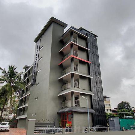 Oyo Townhouse 061 Gcda Kakkanad Signal Hotel Kochi Esterno foto