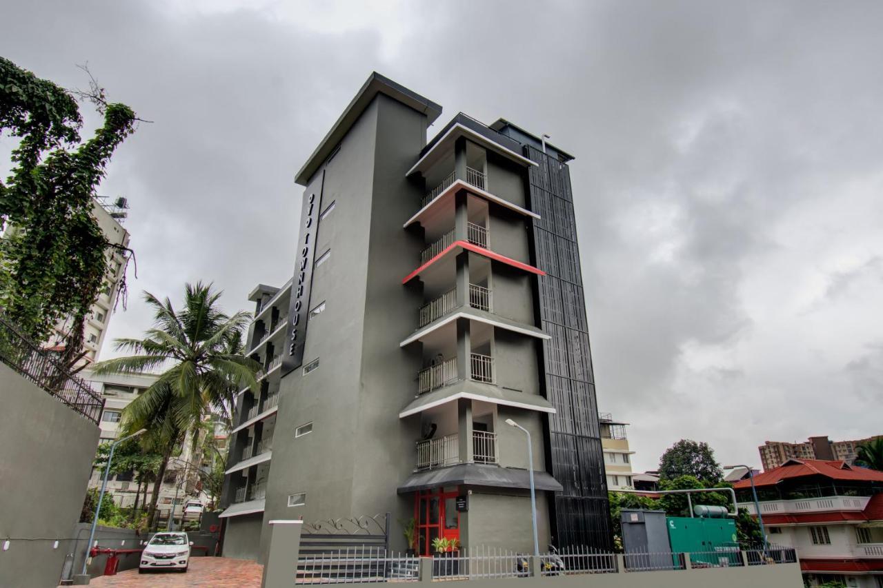 Oyo Townhouse 061 Gcda Kakkanad Signal Hotel Kochi Esterno foto