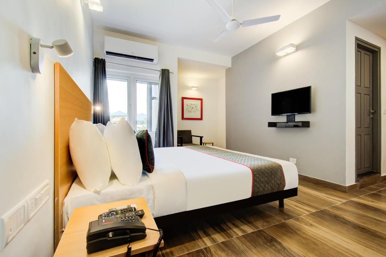 Oyo Townhouse 061 Gcda Kakkanad Signal Hotel Kochi Esterno foto