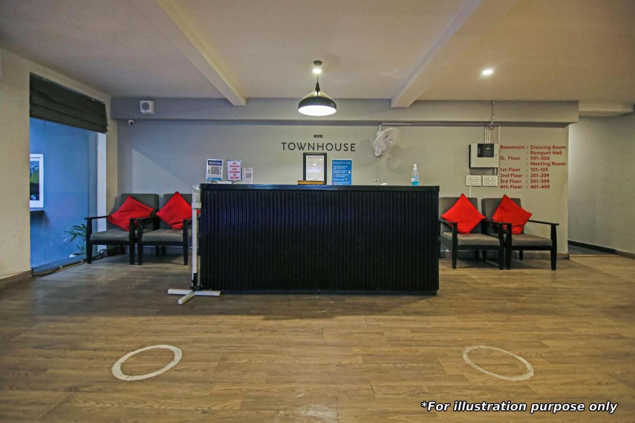 Oyo Townhouse 061 Gcda Kakkanad Signal Hotel Kochi Esterno foto